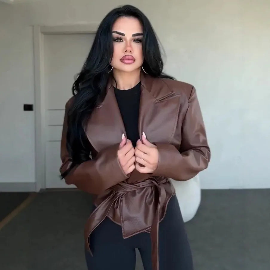 Veste Blazer Effet Cuir à Épaules Marquées et Ceinture