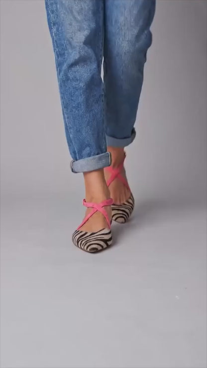 Sandales Plates Chic à Motif Zèbre – Élégance et Style au Quotidien